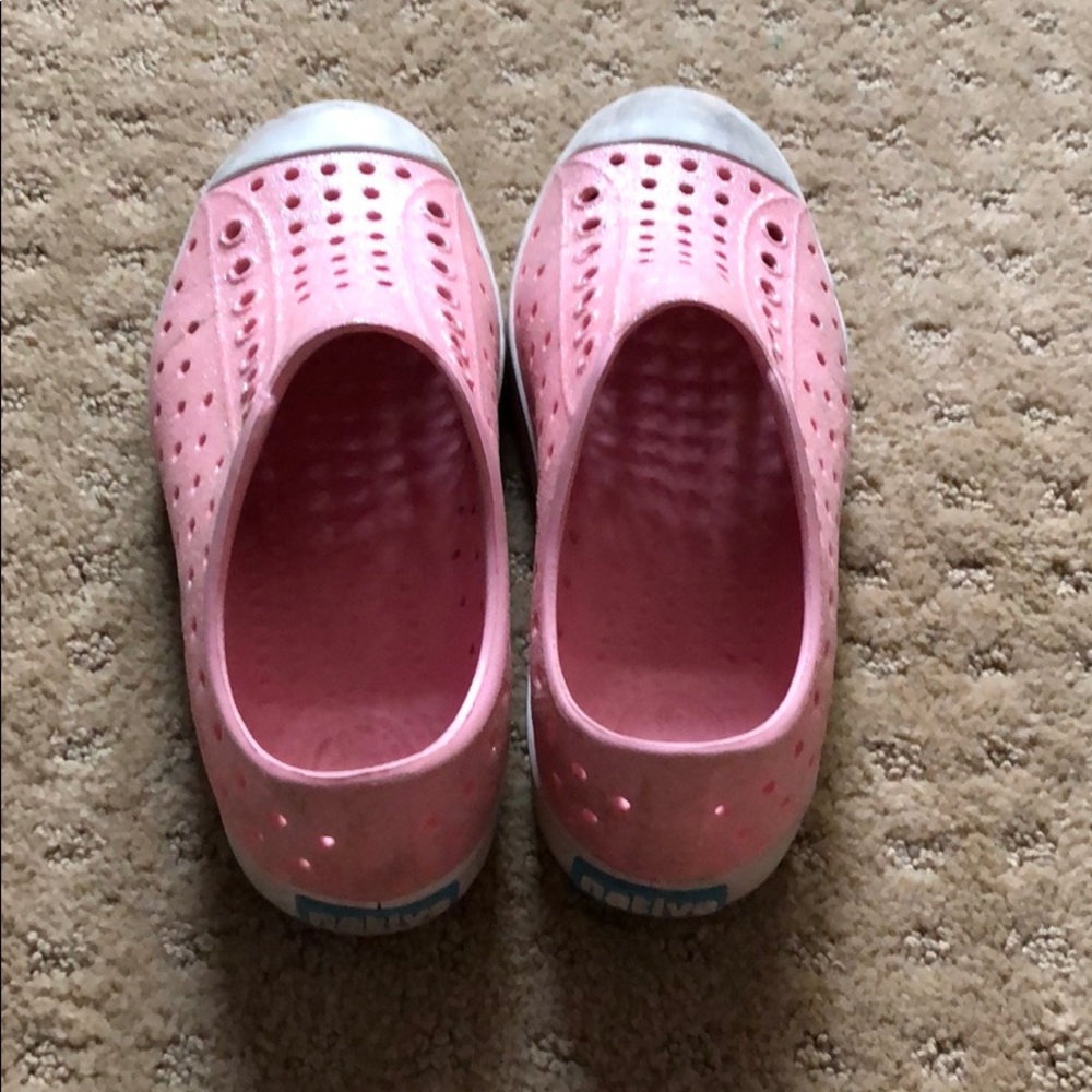Native pink size 13